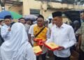 Di Ciawi, Jaro Ade Bersama Relawan RAJA Bagikan Makanan Gratis