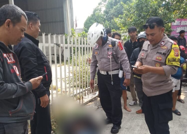Warga Digegerkan Penemuan Mayat Laki-laki di Pinggir Jalan 