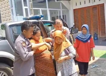 Hendak Melahirkan, Ibu Hamil di Parung Dibantu Polisi Menuju Rumah Sakit