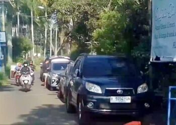 Wisatawan Kembali Terjebak Kemacetan di Jalan Alternatif Menuju Puncak 