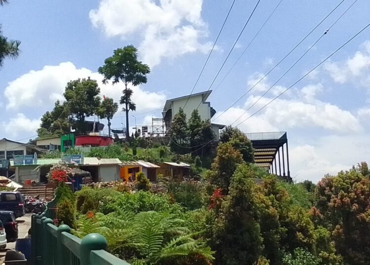 Pedagang di Area Take Off Paralayang Puncak Dipaksa “Angkat Kaki” Usai Disurati Dispora