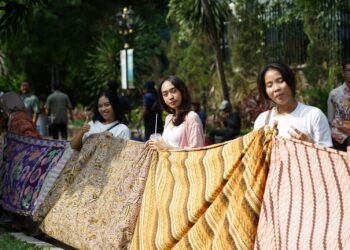 Bentangkan Kain Batik 4,1 Km, Kota Bogor Pecahkan Rekor ORI