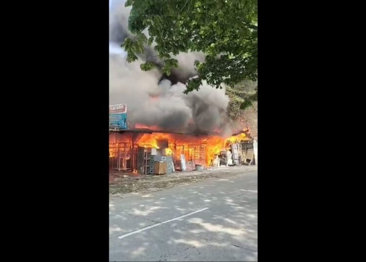 Gudang Rongsokan di Katulampa Kota Bogor Terbakar Hebat 