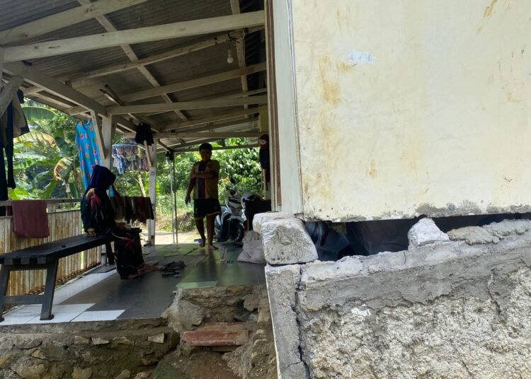 Rumahnya Rusak Karena Bencana, Warga di Halaman Prabowo Minta Direlokasi