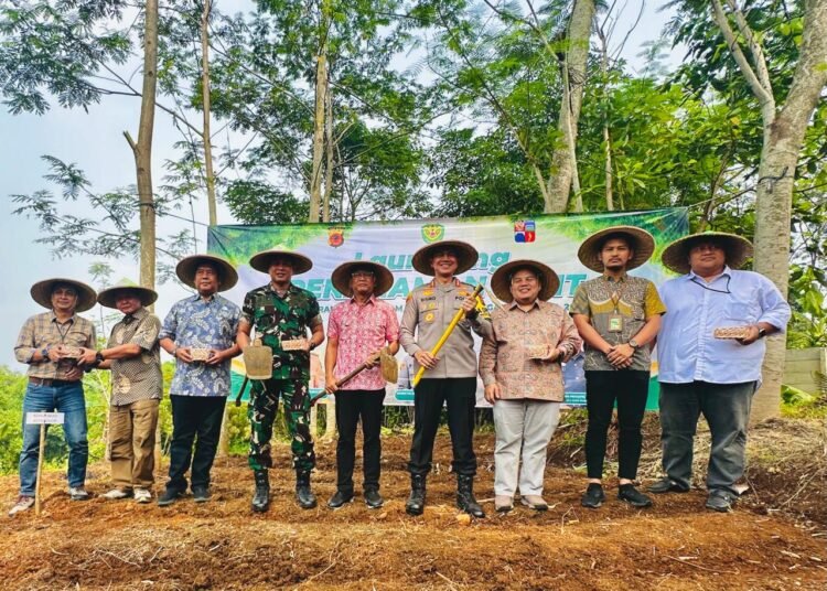 Dukung Ketahanan Pangan, Polresta Bogor Kota Tanam Jagung di Rancamaya
