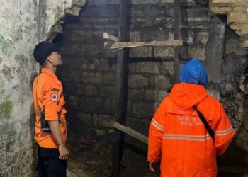 Rumah Ambruk Akibat Hujan Deras, Lima Warga Caringin Diungsikan 