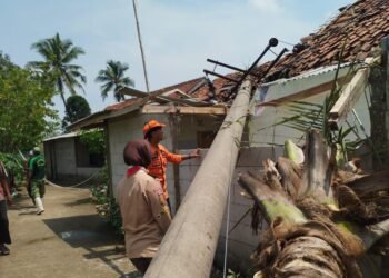 Diterjang Angin Kencang, 99 Rumah di Cibungbulang Rusak, Ratusan Jiwa Terdampak 