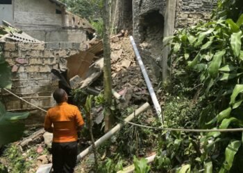 Dua Rumah Warga di Caringin Rusak Diterjang Longsor