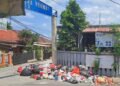Sampah Menumpuk di Perumahan Ciomas, Warga Keluhkan Bau Tak Sedap