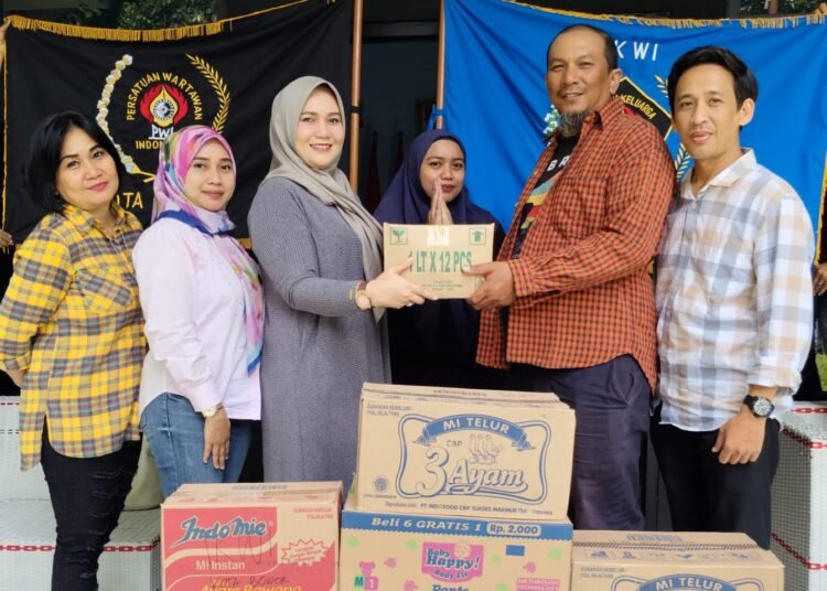 PWI Peka Terima Bantuan Donatur untuk Korban Bencana Sukabumi-Cianjur