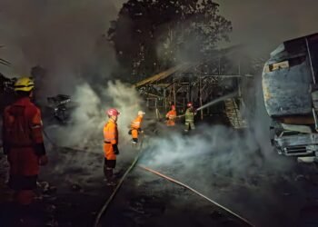 2 Truk Tangki BMM Terbakar di Kayumanis, Penyebab Belum Diketahui