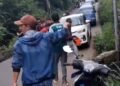 Gegara Spion Kesenggol, Pengemudi Mobil Babak Belur Dipukuli “Pak Ogah” di Puncak
