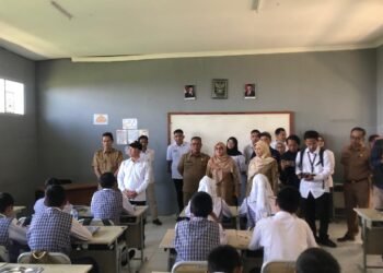 Tinjau SMPN 02 Babakan Madang, Wamendikdasmen Klaim Makan Bergizi Gratis Bantu Siswa Belajar