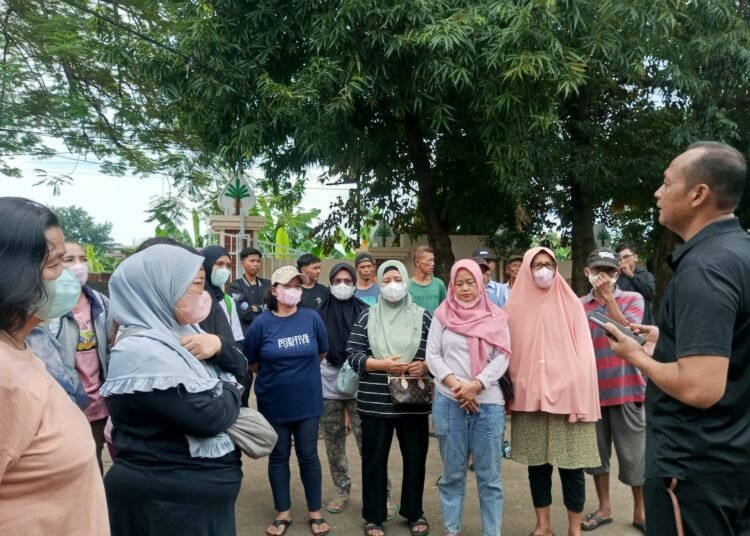 Dianggap Cemari Lingkungan, Warga Cimandala Sukaraja Desak PT Rainbow Berhenti Beroperasi 