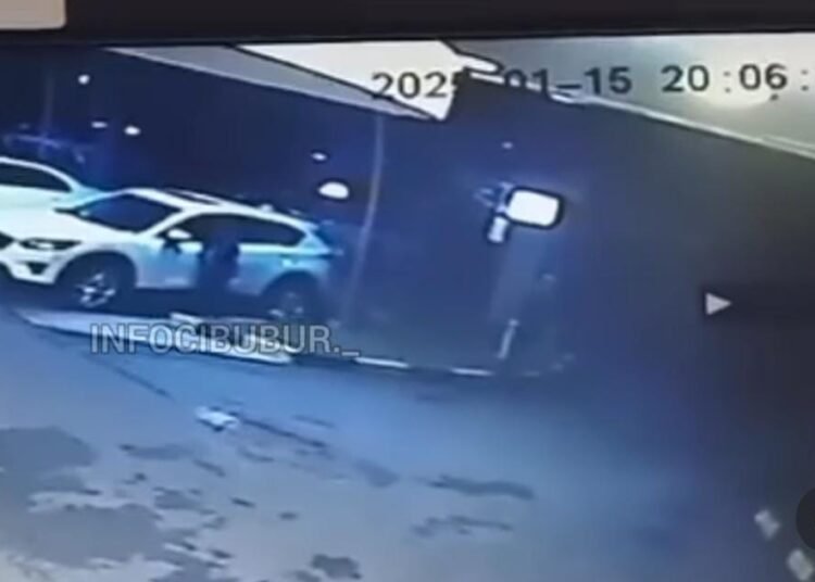 Terparkir di Minimarket Gunungputri, Mobil Aktris Yuki Kato Jadi Korban Pecah Kaca