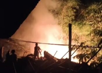 Tumpukan Rongsokan di Loji Terbakar Merembet ke Sampah