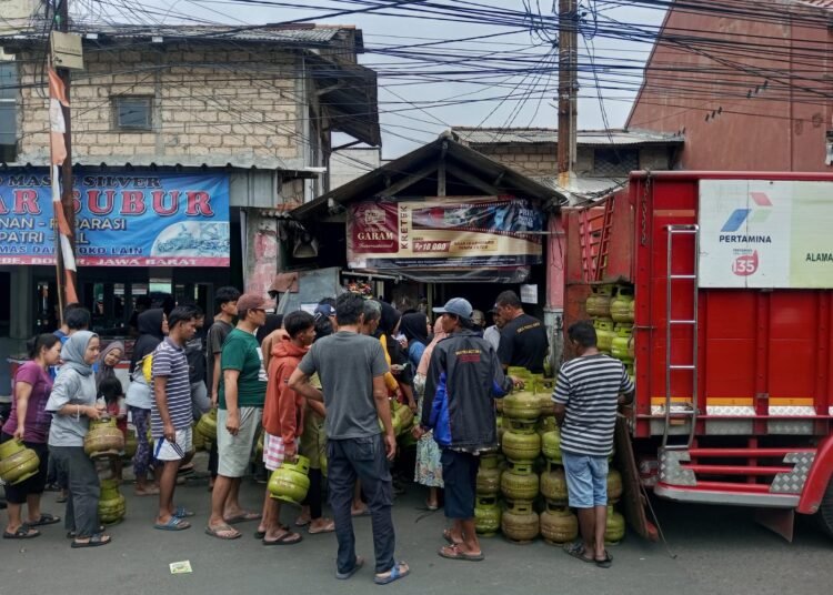 Warga Antre Karena langka, 200 Tabung Gas di Bojonggede Langsung Ludes