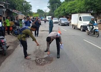 Gagal Nyalip, Pemotor di Cileungsi Tewas Terlindas Truk