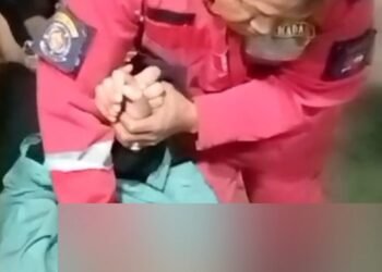 Bukan Api, Petugas Damkar Kota Bogor 'Jinakan' Wisatawan Kerasukan