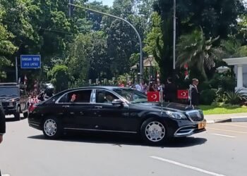 Tiba di Istana Bogor, Presiden Turki Erdogan Lambaikan Tangan ke Warga