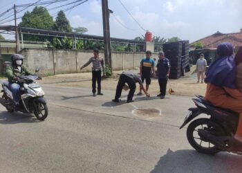 Pemotor Berusia 50 Tahun Tewas Usai Oleng di Jalan Rusak Parung
