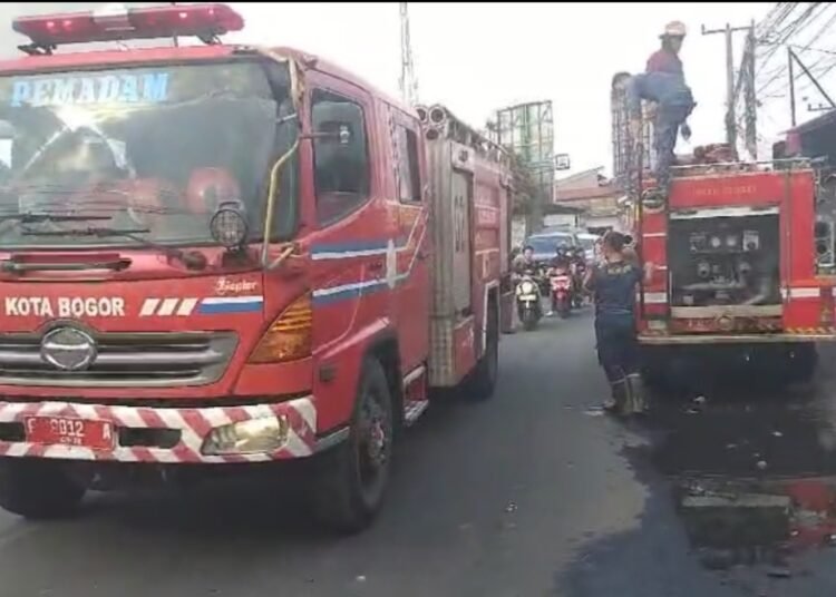 Karena Percikan Api Gerinda, Toko Tekstil Favorite di Ciampea Terbakar Lagi