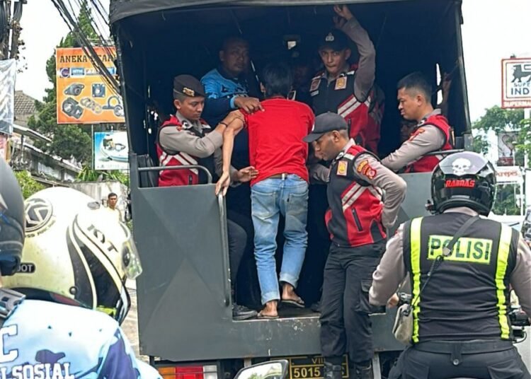 Petugas Gabungan Razia Premanisme di Kota Bogor, 36 Orang Diamankan