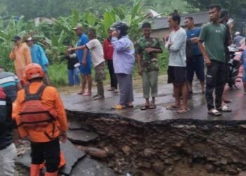 Diguyur Hujan Deras, Jembatan Penghubung Citeureup-Sukamakmur Ambruk