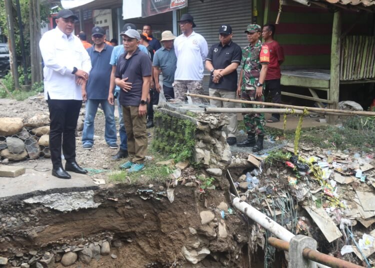 Bupati Ngaku Pakai Uang Pribadi Bangun Jembatan Amblas di Citeureup-Sukamakmur