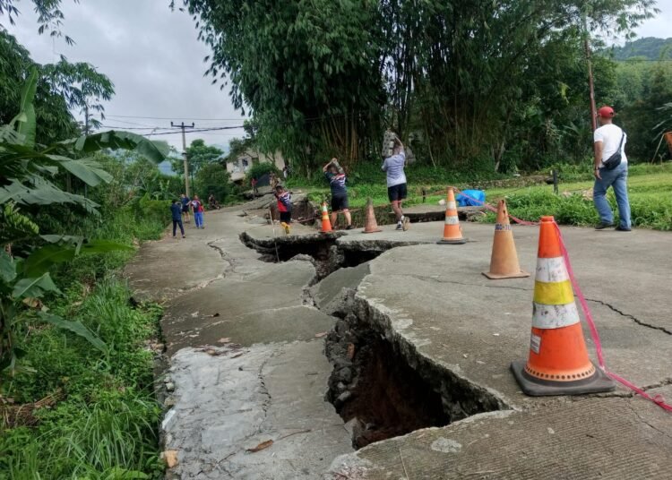 Rumahnya Hancur Karena Pergeseran Tanah, Warga Babakan Madang Minta Direlokasi