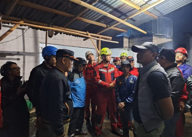 Jenal Mutaqin Tinjau Lokasi Longsor di Ciluar, Satu Bayi Meninggal