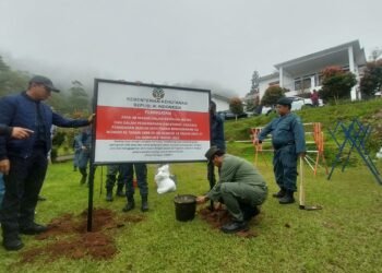Kementerian Segel 4 Vila Melanggar di Kawasan Puncak