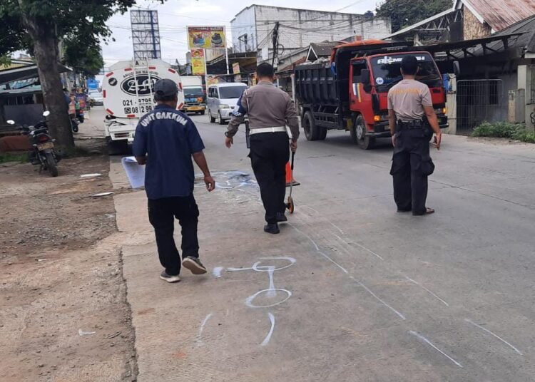 Gagal Nyalip, Ibu di Gunung Sindur Tewas Terlindas Truk