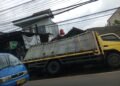 Truk Hantam Rumah Warga di Leuwiliang Gegar Sopir Mengantuk
