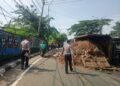 Kelebihan Muatan, Truk Sampah di Cileungsi Terguling hingga Sopir Luka-luka