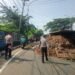 Kelebihan Muatan, Truk Sampah di Cileungsi Terguling hingga Sopir Luka-luka