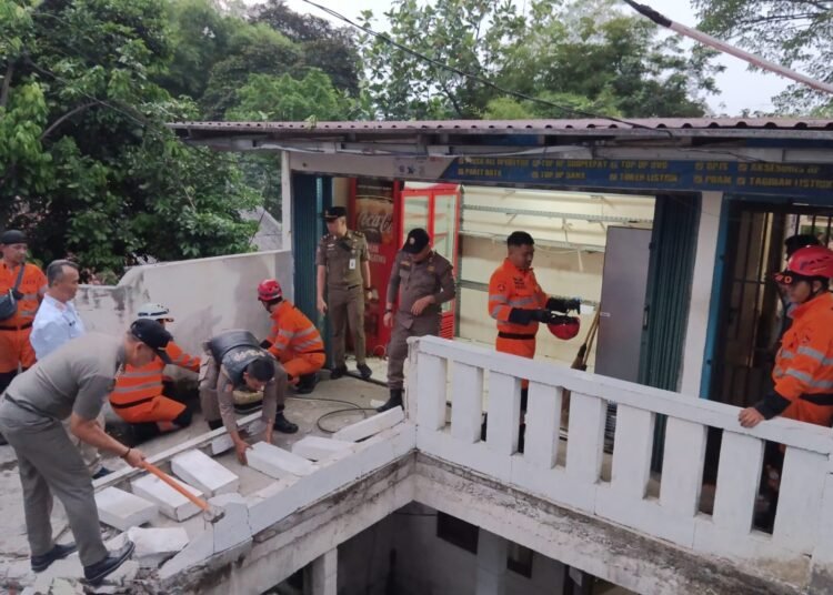 Membandel, Warung Miras Ilegal di Kota Bogor Dibongkar Satpol PP