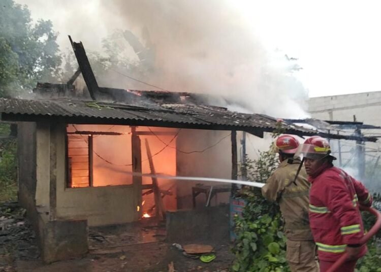 Korsleting Listrik, Rumah Warga di Cileungsi Ludes Terbakar