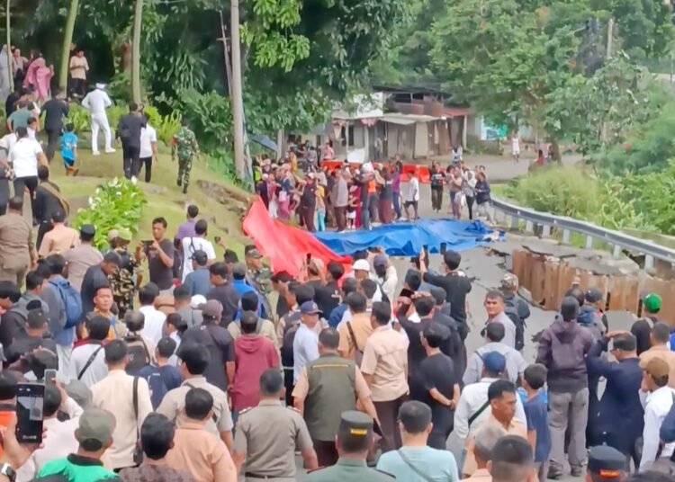 Gubernur Dedi Mulyadi Tinjau Longsor Batutulis: Pemprov Sepakat Kucurkan Anggaran