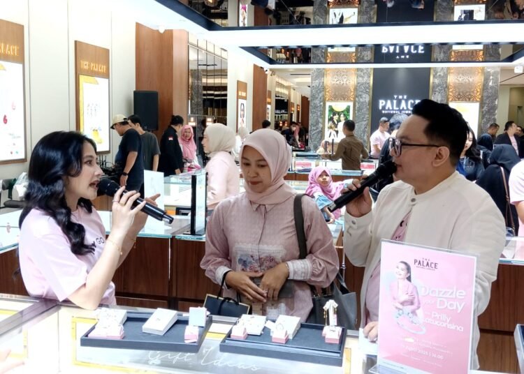 Serunya Dazzle Your Day with Prilly Latuconsina di The Palace Jeweler Bogor 