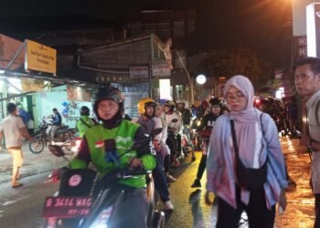 Kereta Anjlok Usai Tabrak Mobil di Kota Bogor, Stasiun Cilebut Macet Imbas Ratusan Penumpang KRL Diturunkan