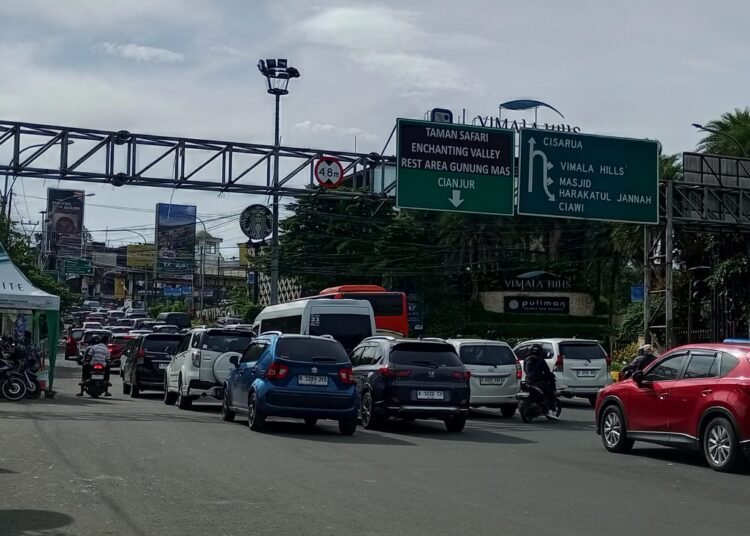 4 Ribu Kendaraan Padati Kawasan Puncak di Hari ke-3 Libur Waisak