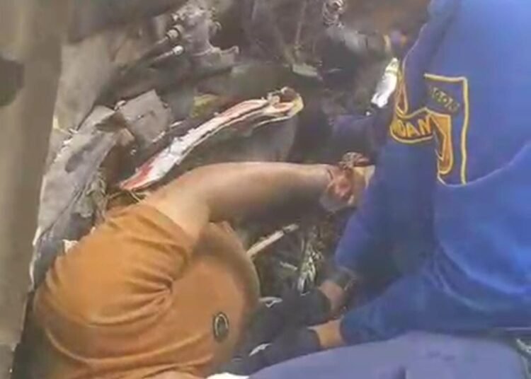 Tragis! Sopir Terjepit Usai Truk yang Dikendarainya Terguling di Sentul