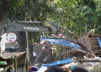 Pos Ormas di Bantaran Kali Baru Cibinong Dibongkar