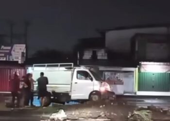 Sopir Diduga Mengantuk, Pikap Tabrak Pembatas Jalan di Cibinong