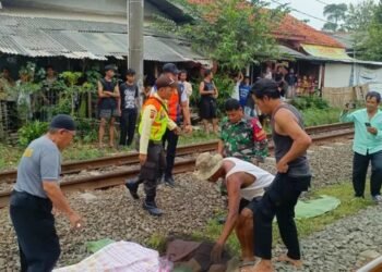 Pria 77 Tahun Tewas Tertabrak Kereta di Perlintasan Cilebut Sukaraja