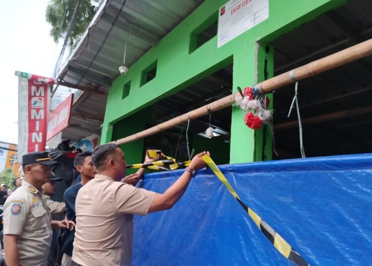 Tak Berizin, Belasan Bangunan Usaha Disegel Satpol PP Kota Bogor