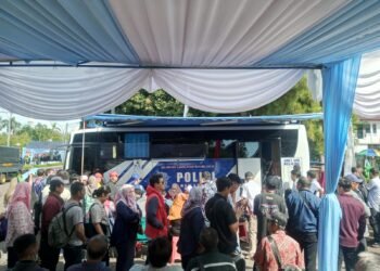 HUT ke-79 Bhayangkara, Warga Antre Perpanjang SIM Gratis di Lapangan Tegar Beriman