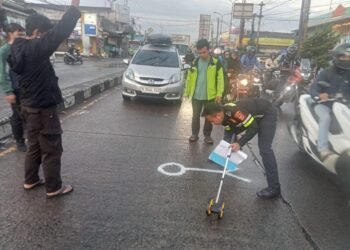 Tak Konsentrasi, Pemotor Tewas Tertabrak Pikap di Parung