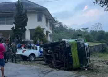 Pemotor Tewas Tertabrak Truk Hino yang Alami Rem Blong di Puncak